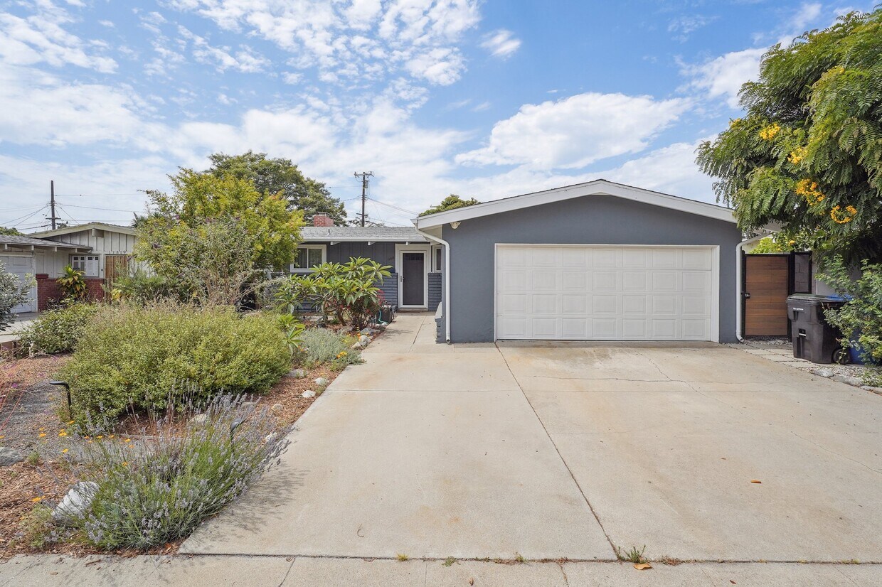 Primary Photo - 11813 Lindblade St