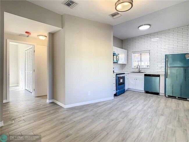 Building Photo - 1500 SW 12th Ave