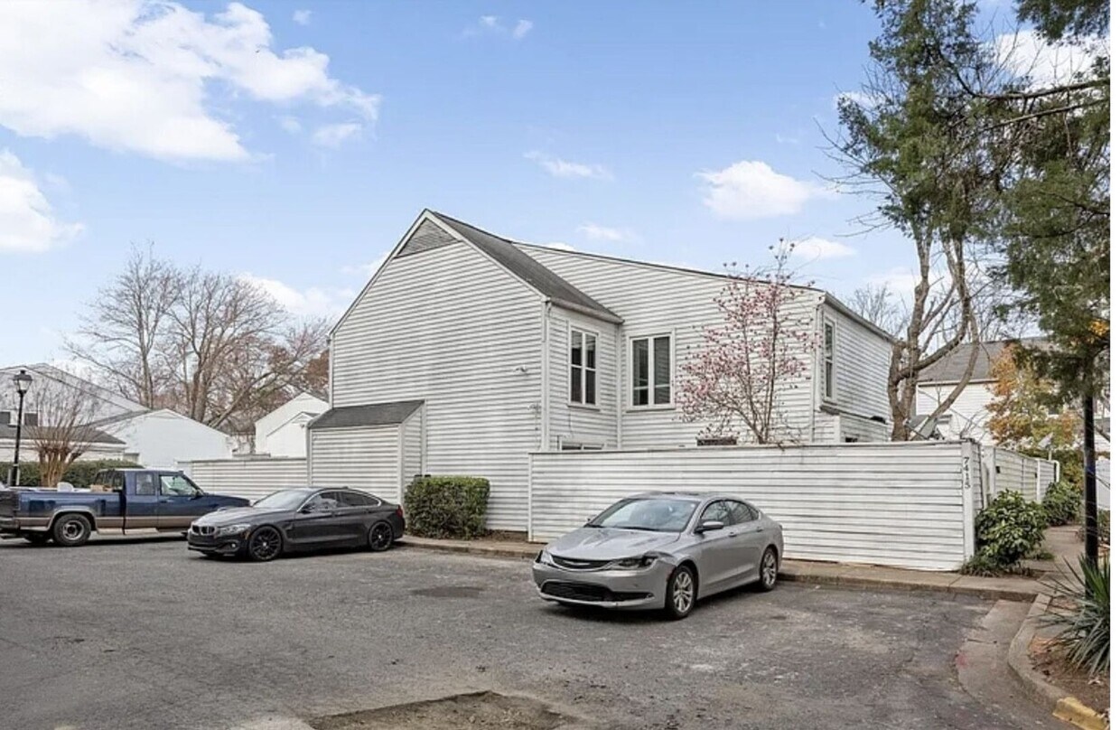 Primary Photo - Welcome to this charming 2-bedroom, 1.5-ba...
