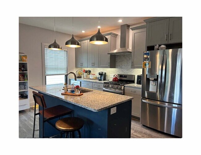 Foto del edificio - Charming 2-Bedroom with Granite Kitchen & ...
