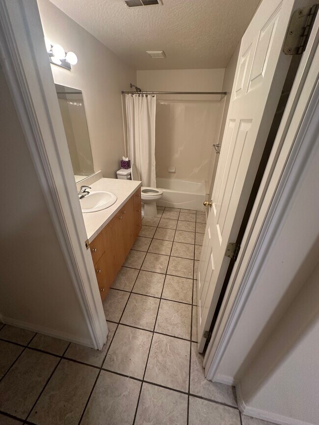 Building Photo - 4793 W Country Club Dr