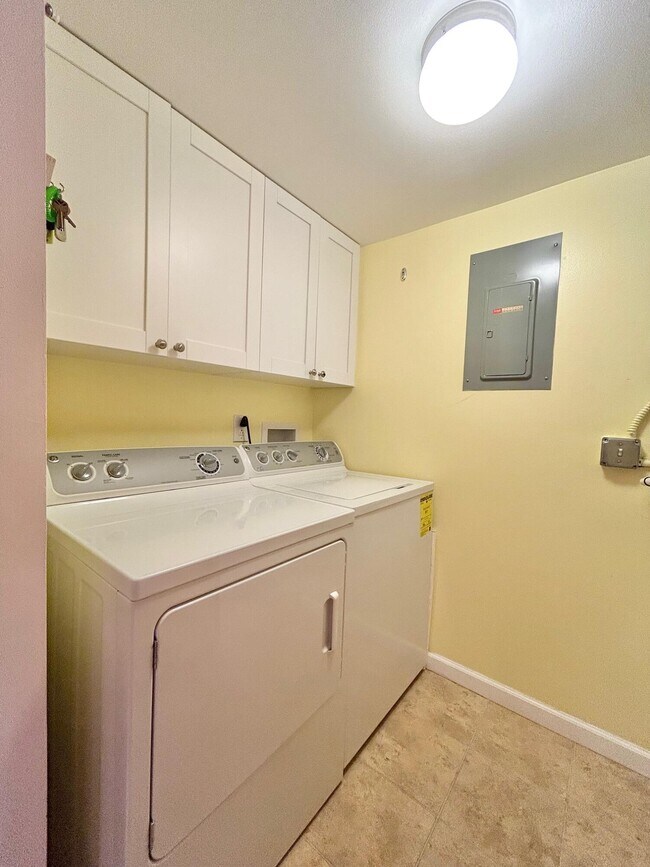 Foto del edificio - 443 Pine Glen Ln