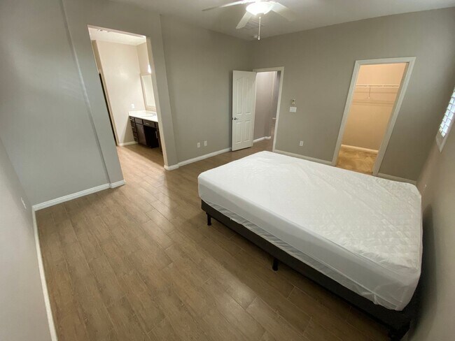 Foto del edificio - Wonderful 3 bed/3 bath home located in N. Las Vegas