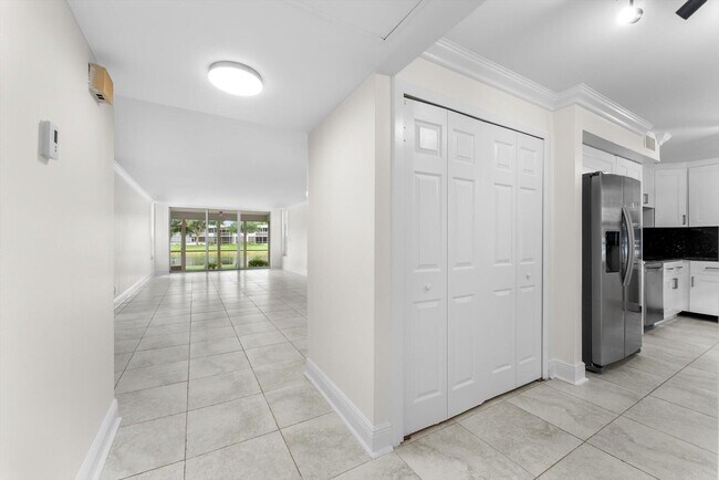 Foto del edificio - 4240 Oaks Terrace