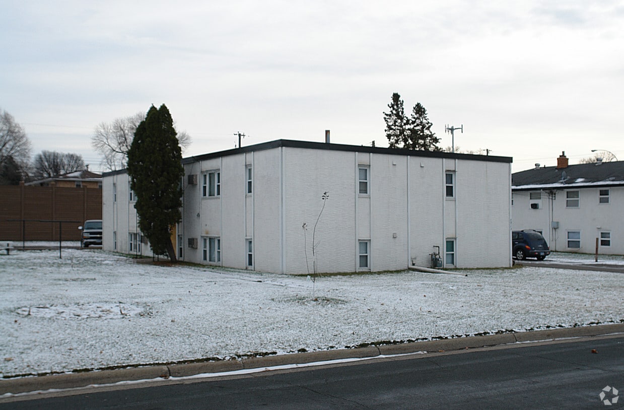Building Photo - 4913 3rd St NE