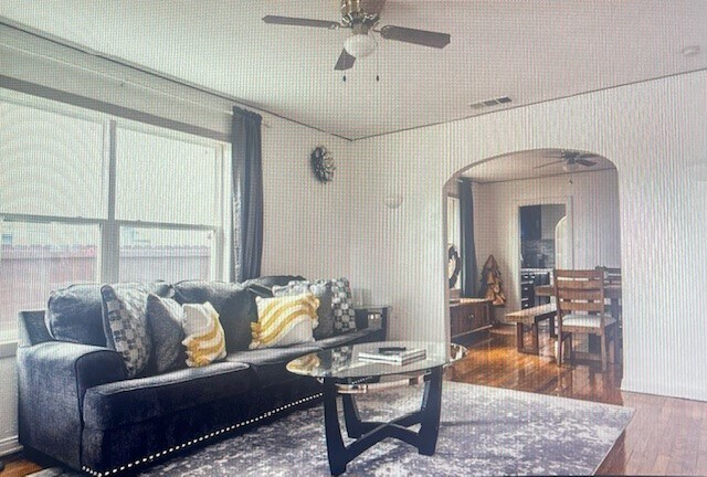Foto del edificio - 3819 Roseland Ave
