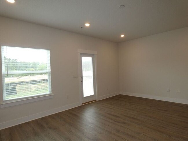 Building Photo - 9637 Nature Creek Blvd