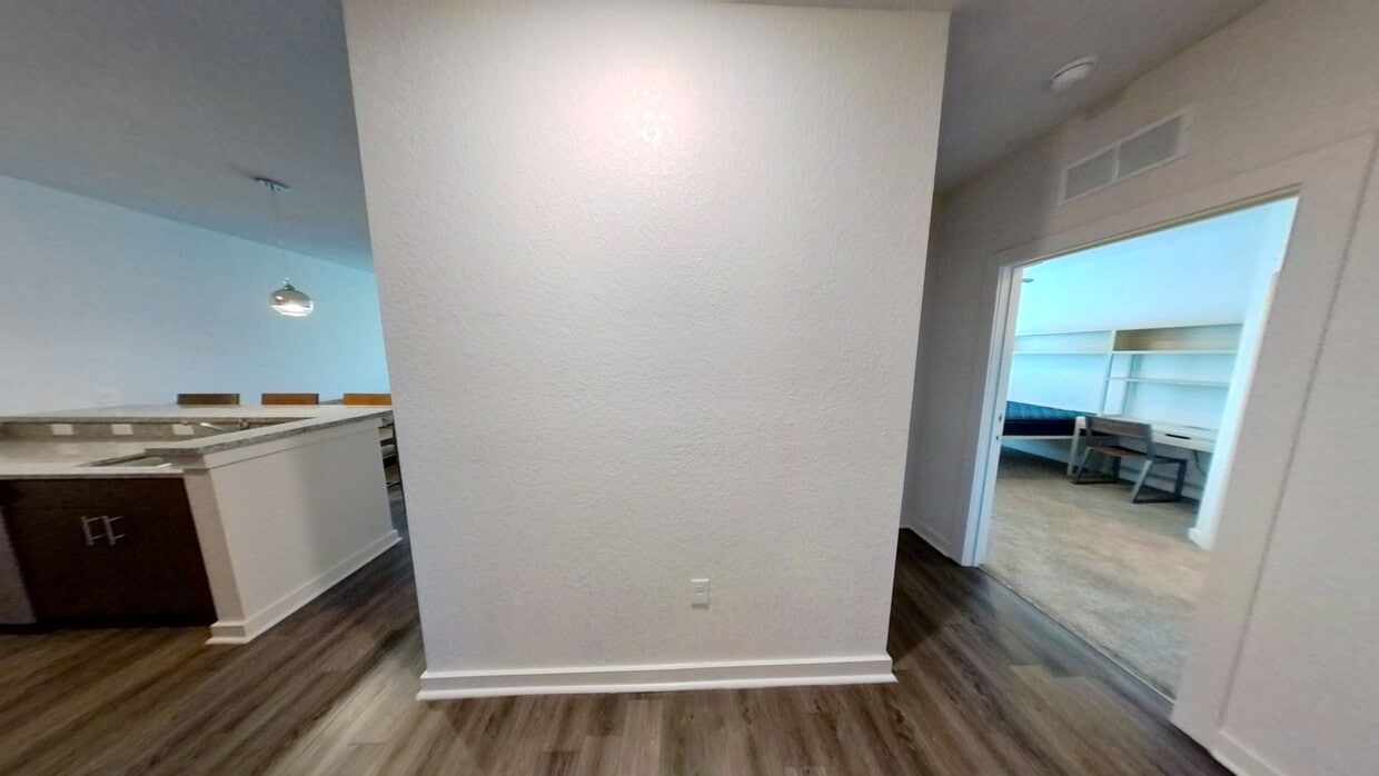 Photo - Halo 46:  Off-Campus Student Housing Apartments