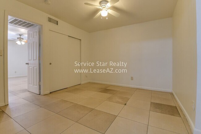 Building Photo - 2715 W Tuckey Ln