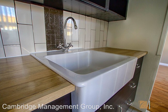 Foto del edificio - 1 br, 1 bath Apartment - 2855-2865 A St