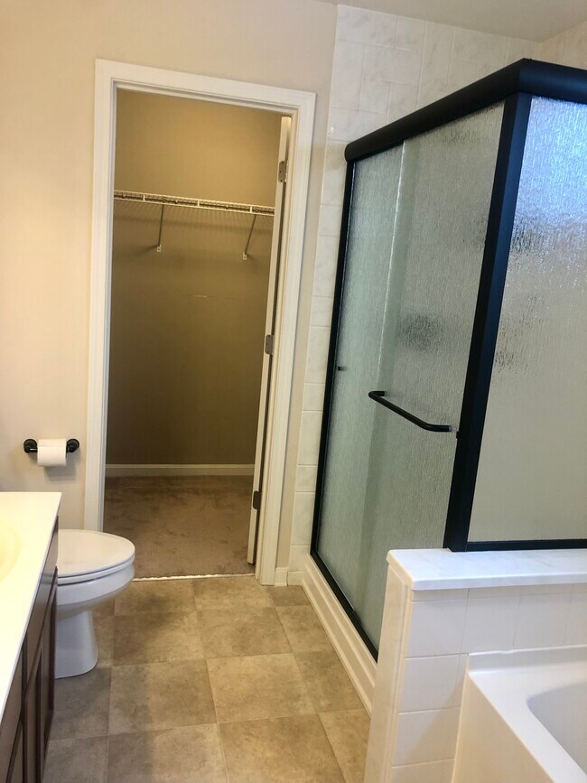 Foto del edificio - 7002 Drury Dr