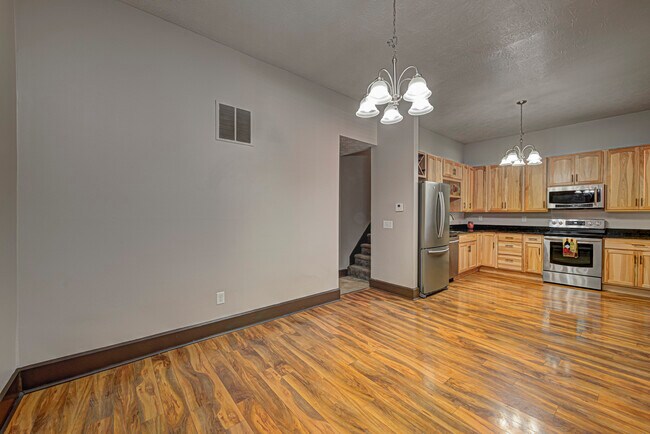 Comedor grande - 1643 Fletcher Ave