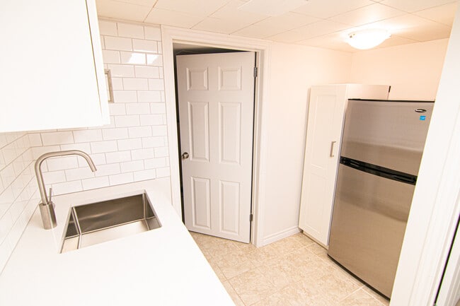 Kitchen - 72 Amsterdam Av