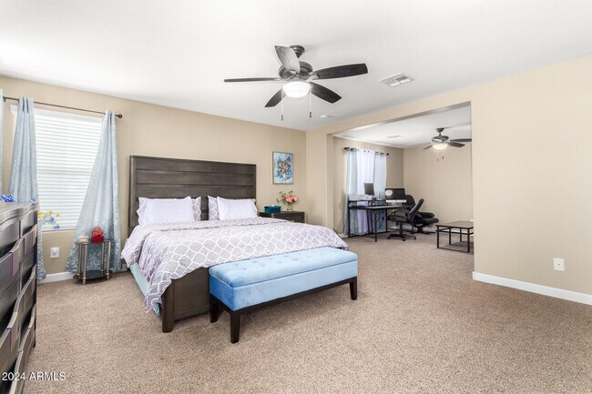 Foto del edificio - 15856 N 76th Ave