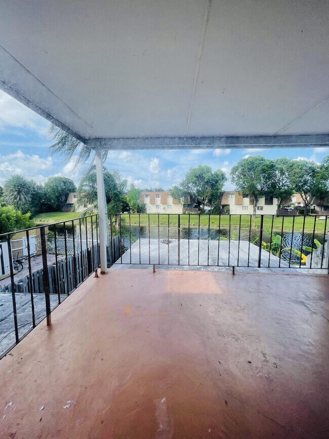 Building Photo - 1365 Seaview