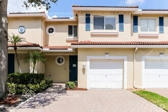 Building Photo - 2817 S Evergreen Cir