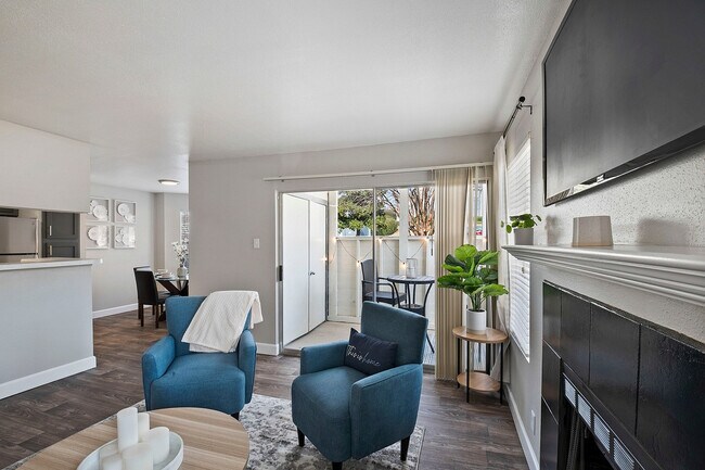 Foto del edificio - Hampton Courts Apartments