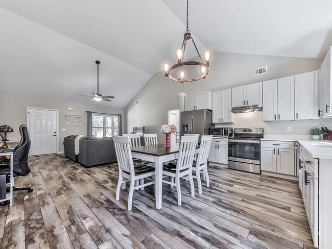 Building Photo - 112 El Prado Cir