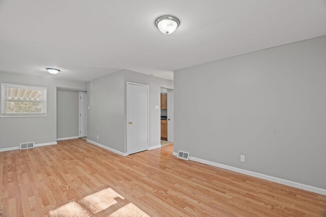 Building Photo - 3-Bedroom, 1-Bath Single-Family Home, BIG backyard!