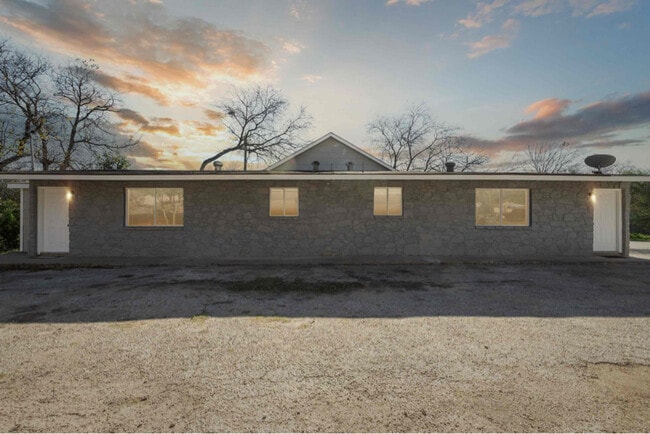 Building Photo - 812 Zachry Dr