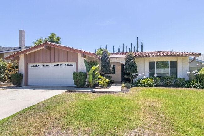 Foto del edificio - Spacious 3-Bedroom Home with Pool, Jacuzzi...