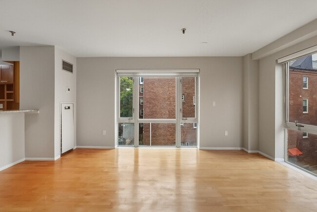 Building Photo - 350 North St