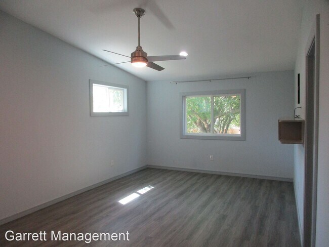 Building Photo - 4 br, 3 bath House - 203 N Spring