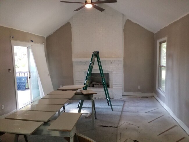 Foto del edificio - Coming soon! Newly Renovated SF in Liberty