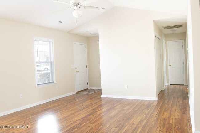 Building Photo - 2407 Brodick Ct