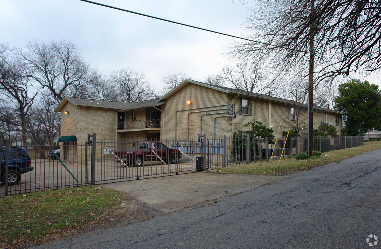Building Photo - 1405 Plowman Ave