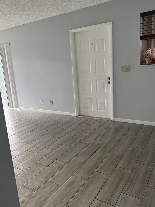 Foto del edificio - 1850 Fairview Villas Dr