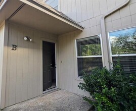 Building Photo - 703 Castle Ridge Rd