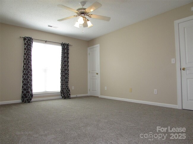 Building Photo - 1711 Chantilly Ln