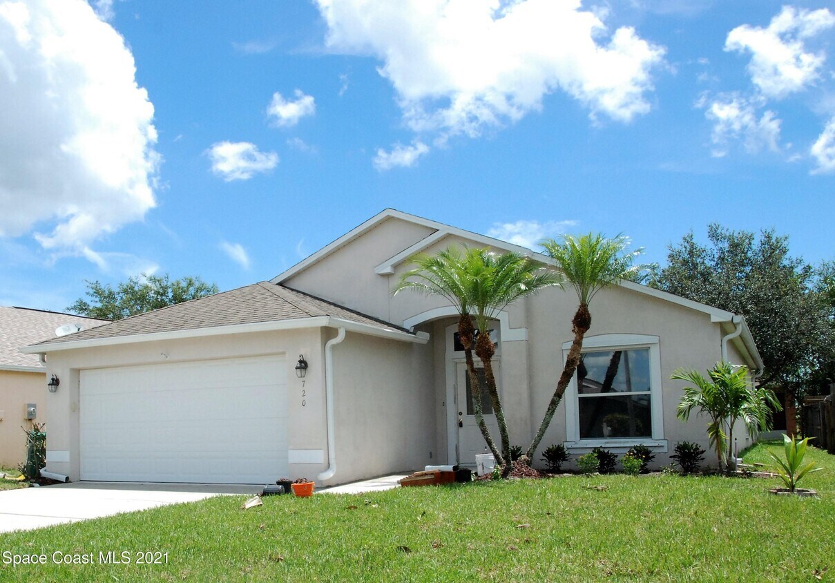 Foto principal - 720 Wickham Lakes Dr