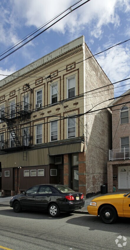Building Photo - 938 W Side Ave