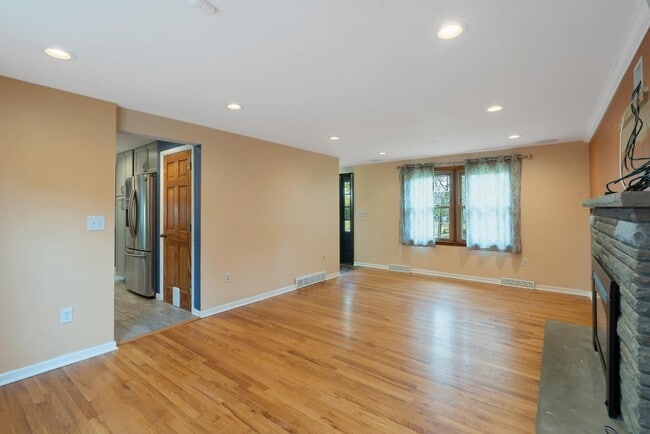 Building Photo - 20 Apricot Ln