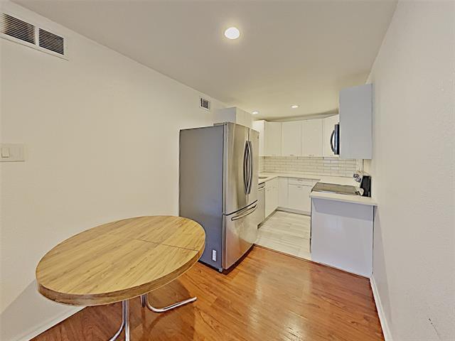 Foto del edificio - 7621 McCallum Blvd