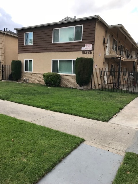 Primary Photo - 15925 Sherman Way