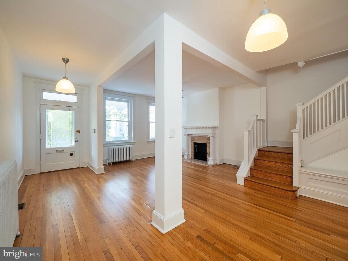 Primary Photo - 1807 Monroe St NW