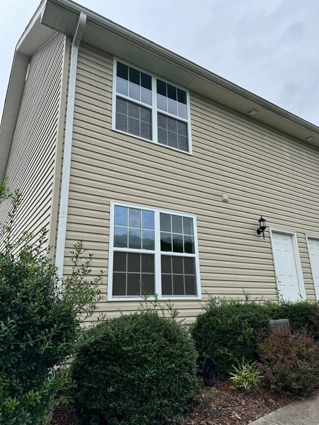 Building Photo - 610 Grays Pointe Ct