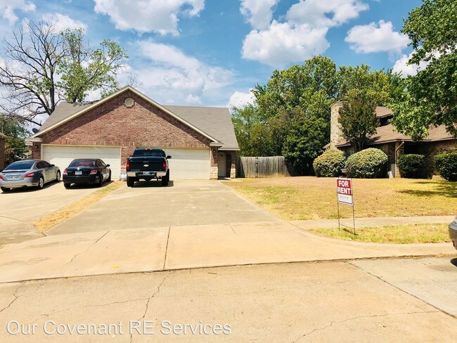 Foto del edificio - 3 br, 2 bath Apartment - 808 Betty Court