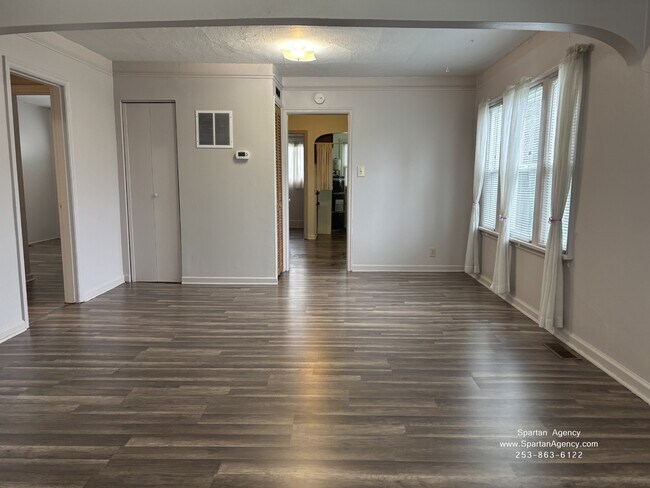 Foto del edificio - 335 3rd St SE