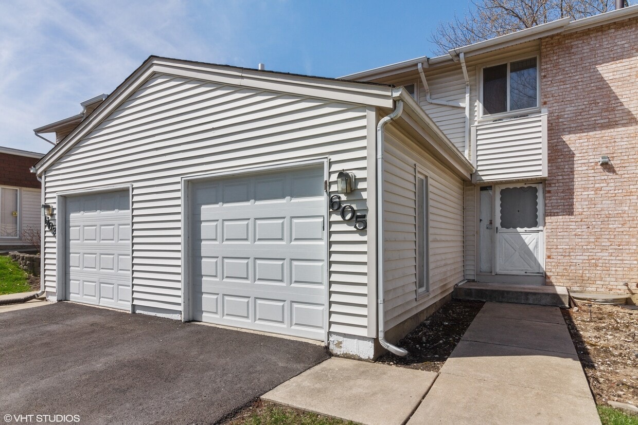 Primary Photo - 605 Hughes Pl