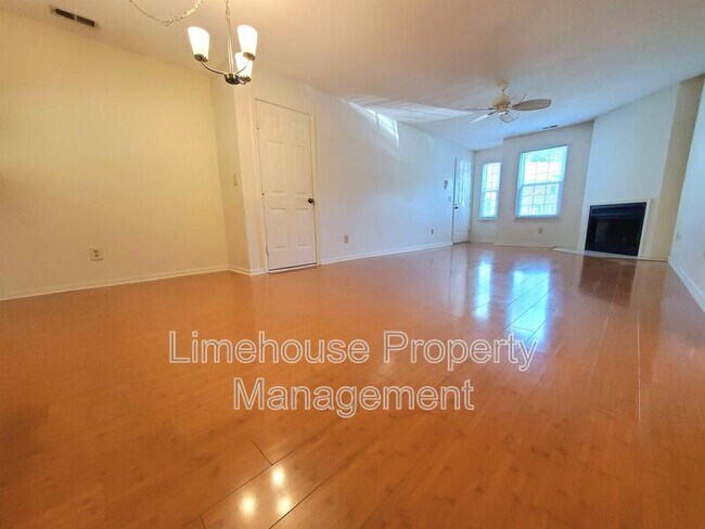 Foto del edificio - 4825 Station House Lane - 1