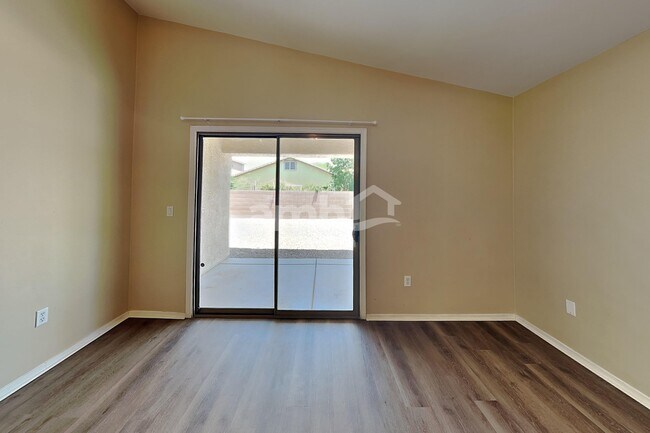 Foto del edificio - 4133 E Lushfield Dr