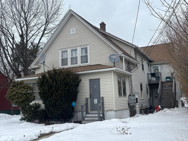 Foto del edificio - 19 Summerhill Ave