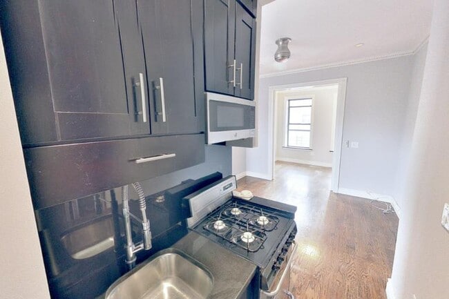 Photo - 309 E 8th St Apartment