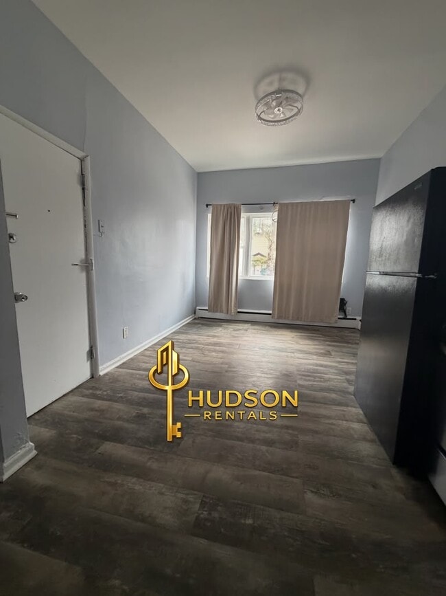 24 Beacon Ave 2 - 22 Beacon Ave