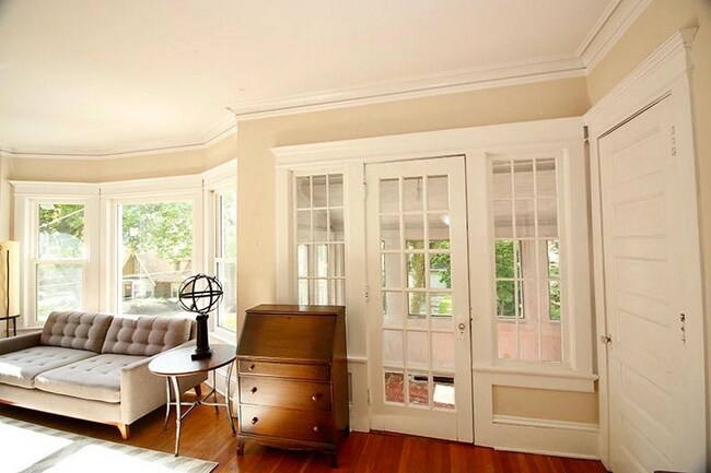 Foto del edificio - 2719 E Hartford Ave