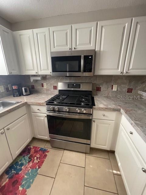 Foto del edificio - 704 Ellsworth Way